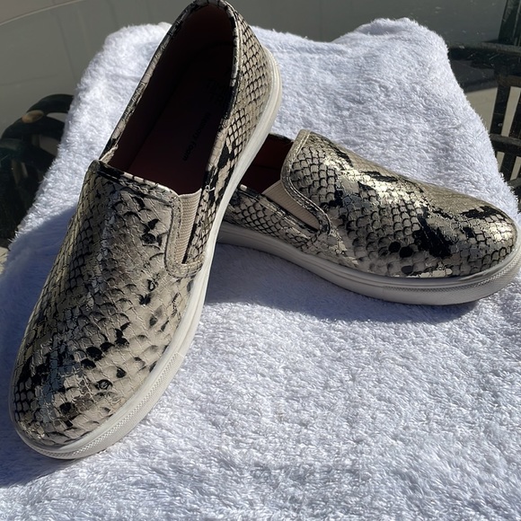 Time and tru memory foam slip on sneakers snake skin print size 7 - Picture 2 of 2